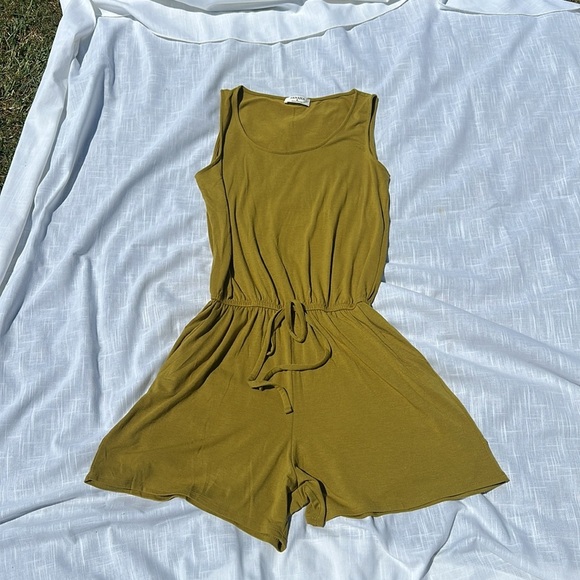 Olive Green Sleeveless Jumpsuit - Picture 2 of 4